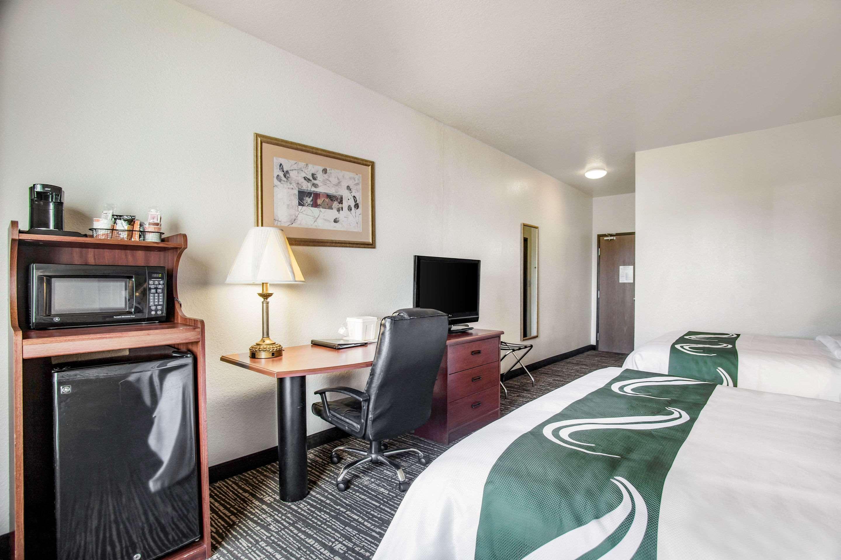Quality Inn Parsons North Екстериор снимка