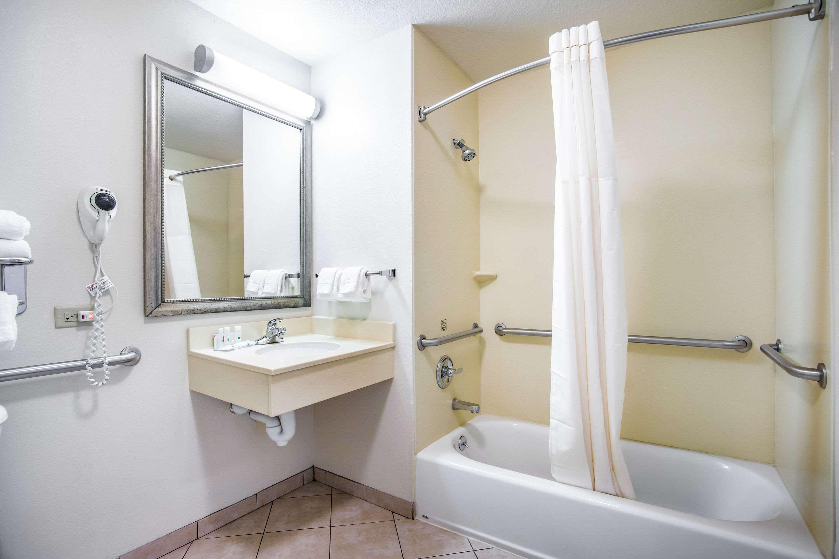 Quality Inn Parsons North Екстериор снимка