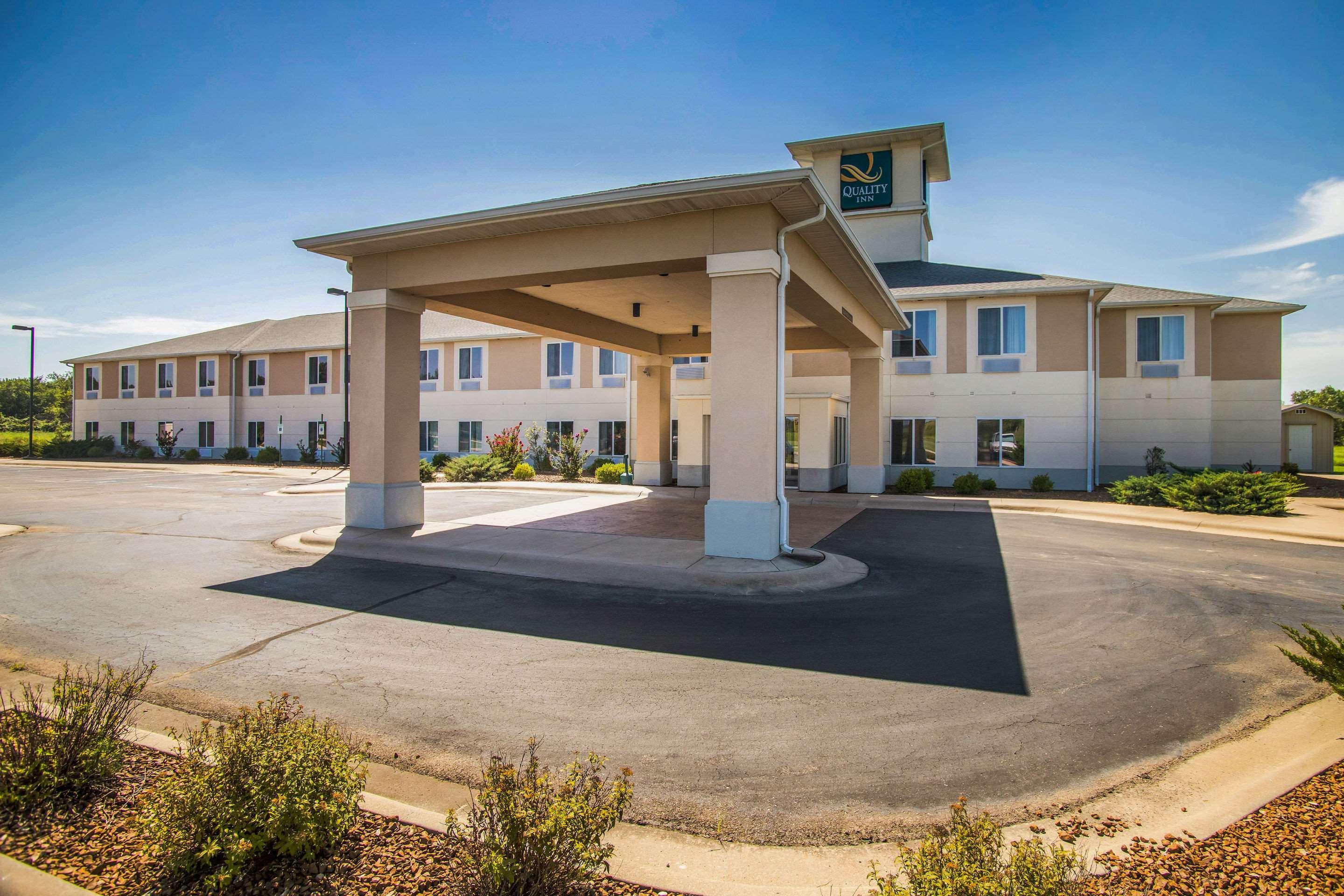 Quality Inn Parsons North Екстериор снимка