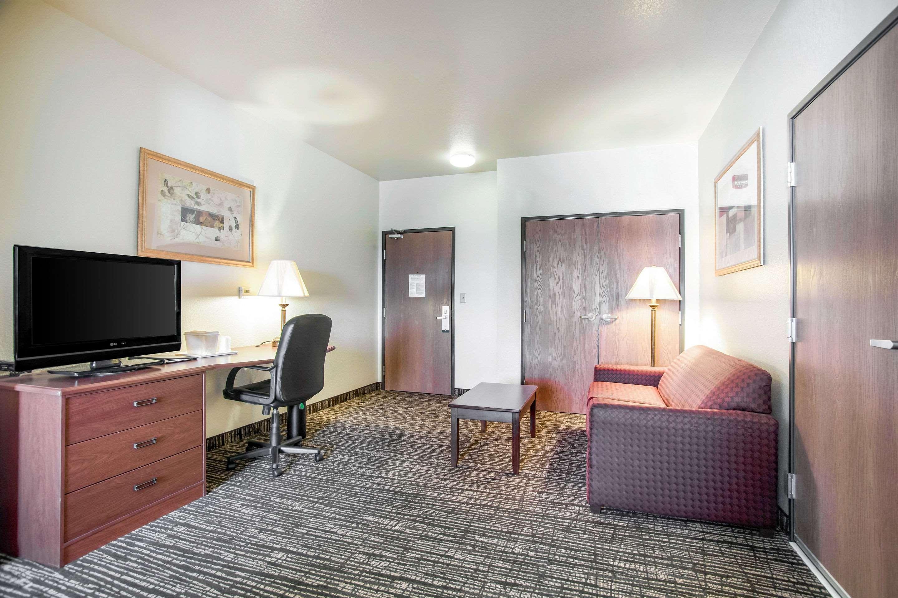 Quality Inn Parsons North Екстериор снимка