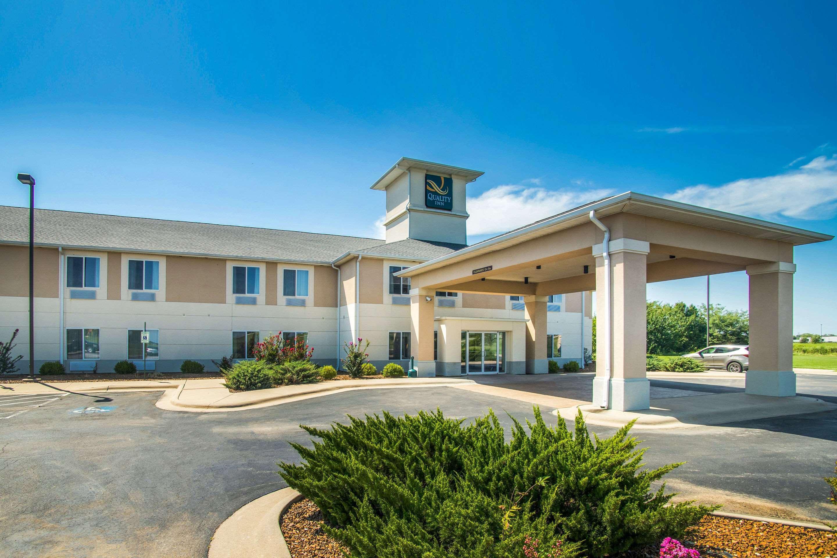 Quality Inn Parsons North Екстериор снимка