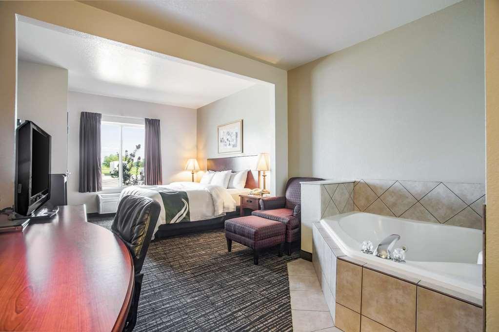 Quality Inn Parsons North Стая снимка