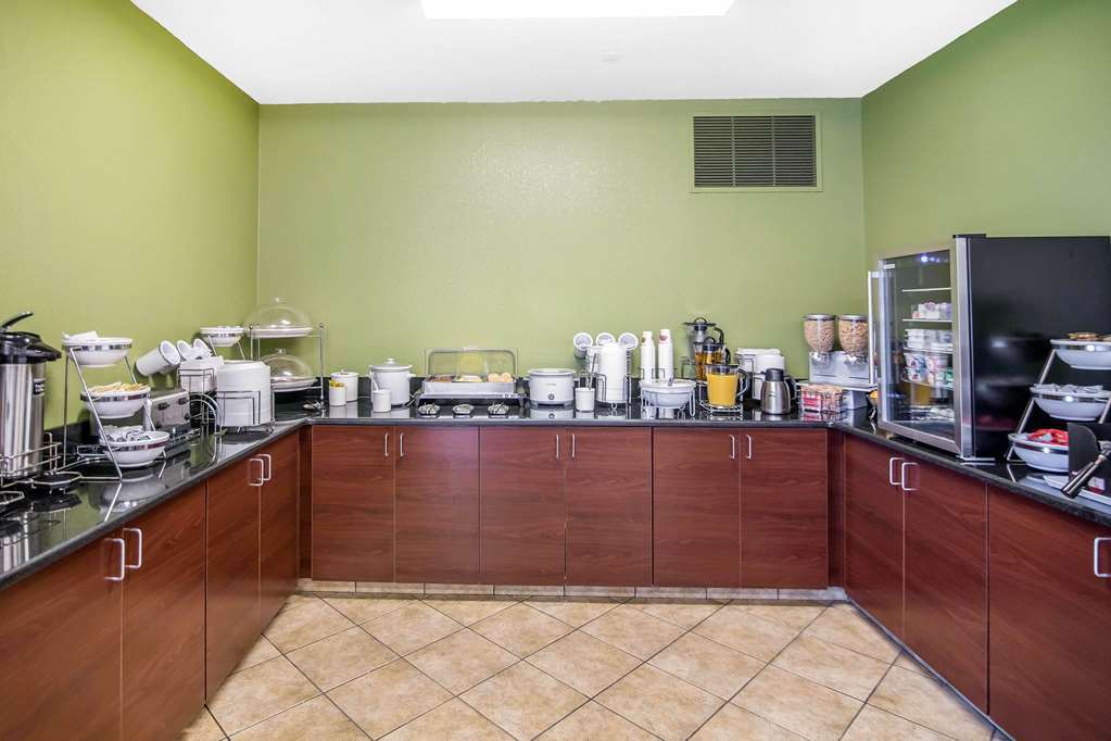Quality Inn Parsons North Ресторант снимка
