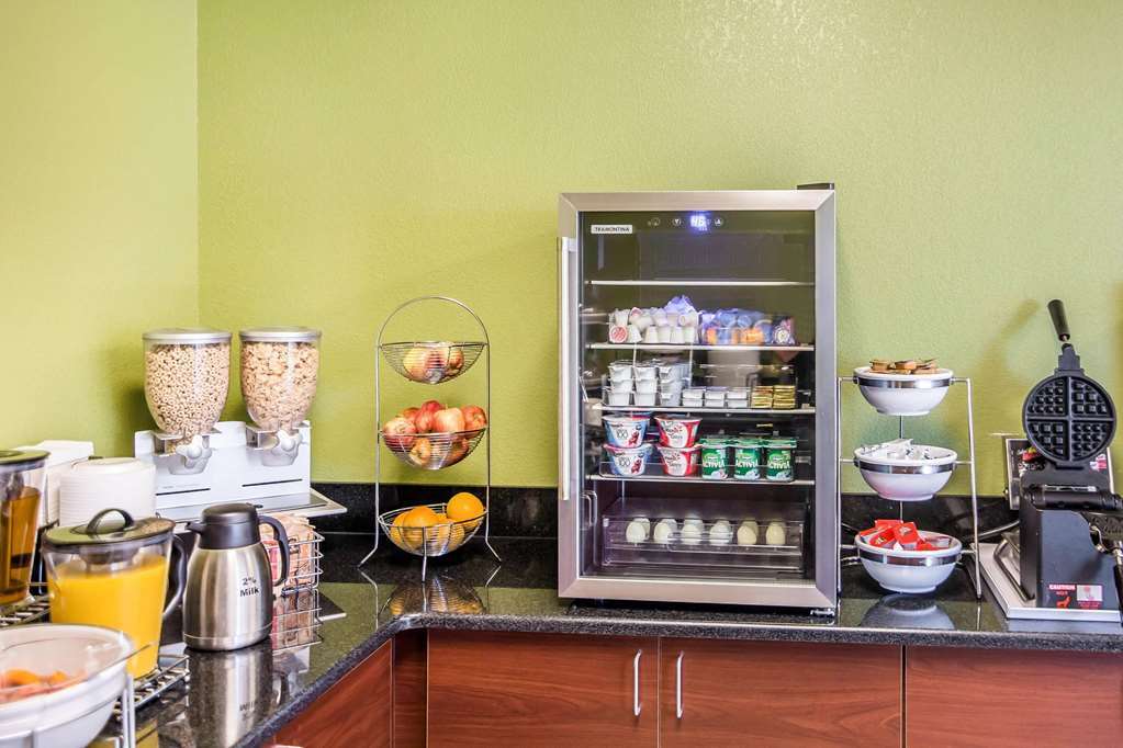 Quality Inn Parsons North Ресторант снимка